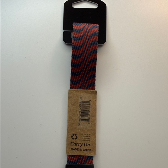 Thread Red and Black Keychain - Picture 4 of 6